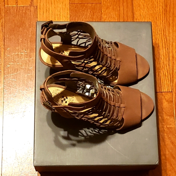 VINCE CAMUTO VC-EVEL SMOKE TAUPE LEATHER SANDAL - Picture 8 of 8